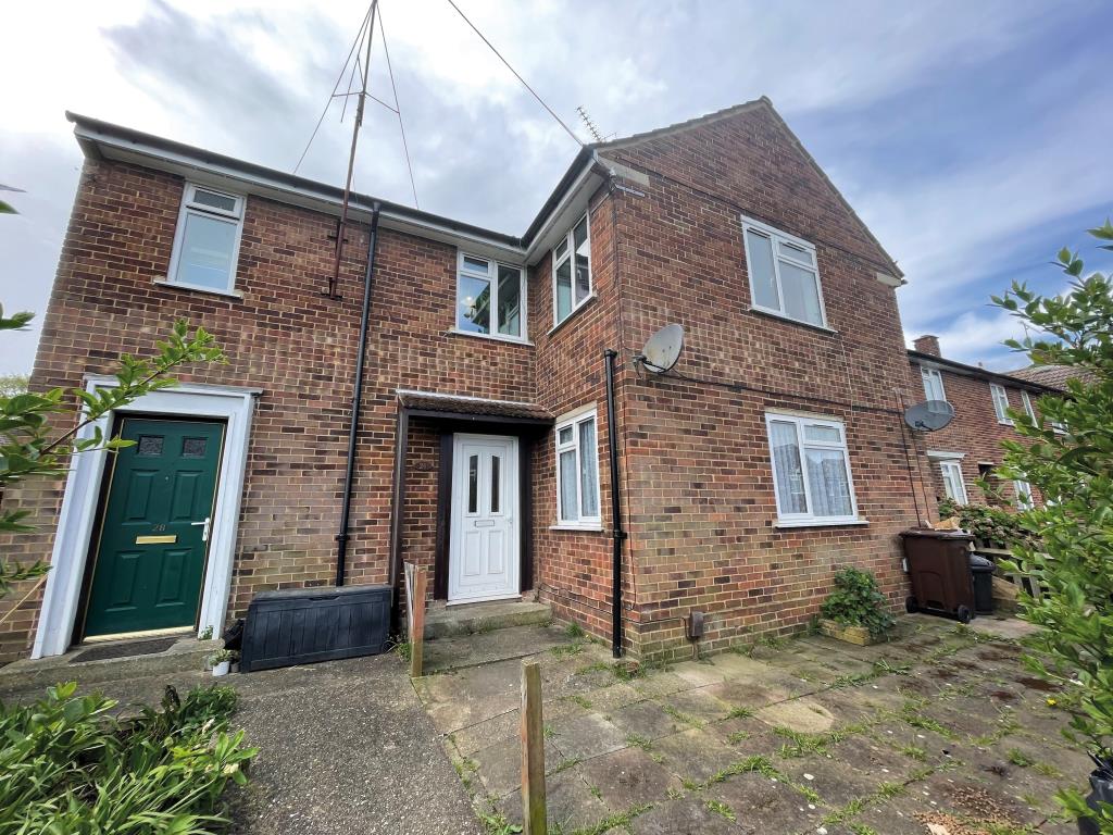 Lot: 70 - GROUND FLOOR FLAT FOR REFURBISHMENT - Front photo